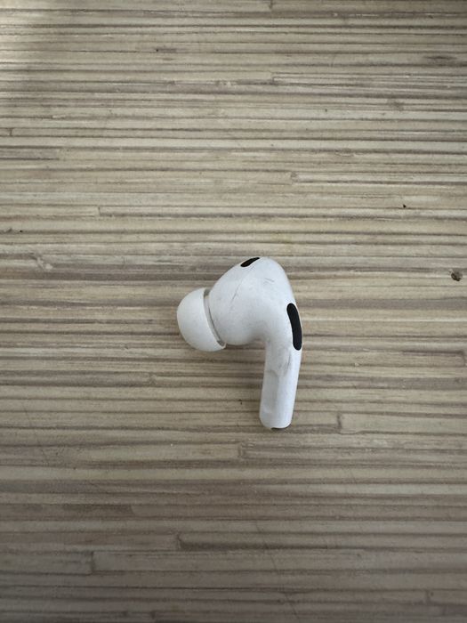 Apple AirPods Pro левый наушник