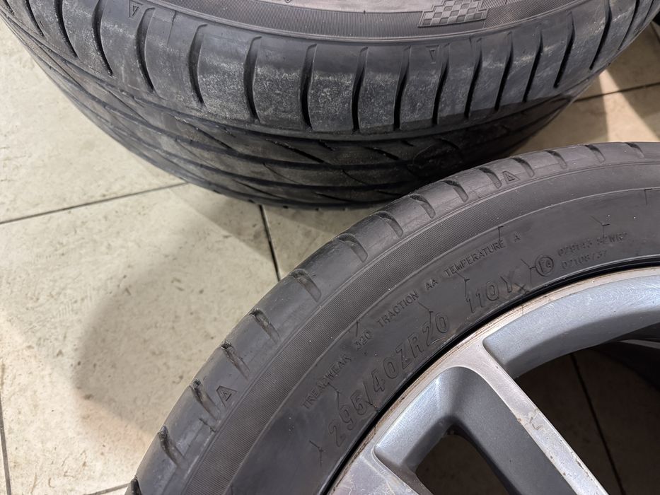 Комплект лета 295/40/20 , + диски оригинал Audi