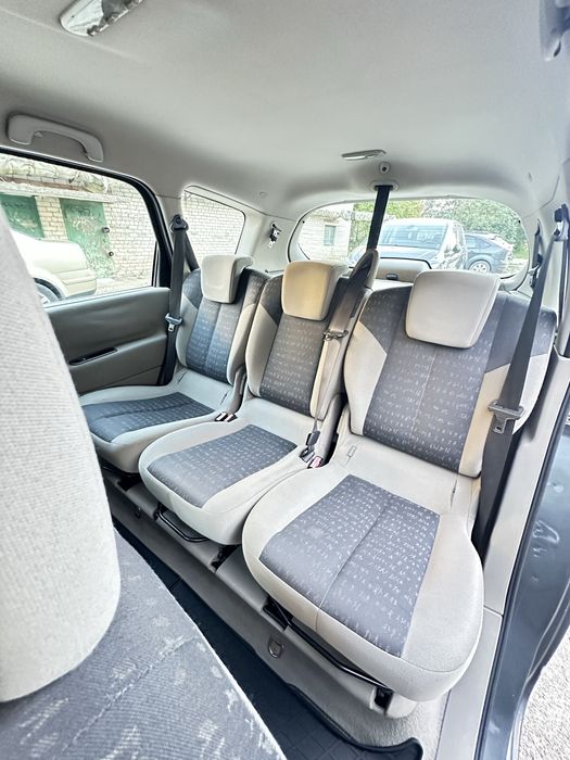 RENAULT  Grand Scenik2  2006 рік 7 місць.