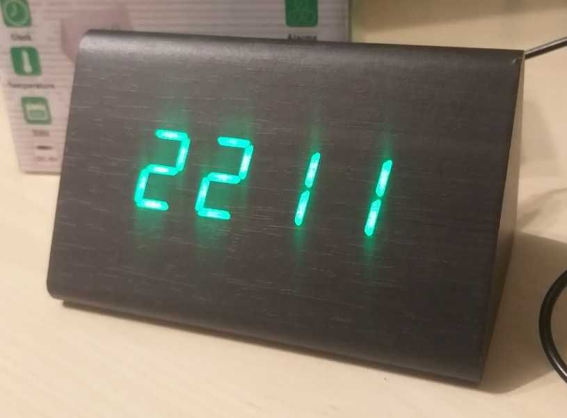 Часы сетевые VST-864-4 зеленые