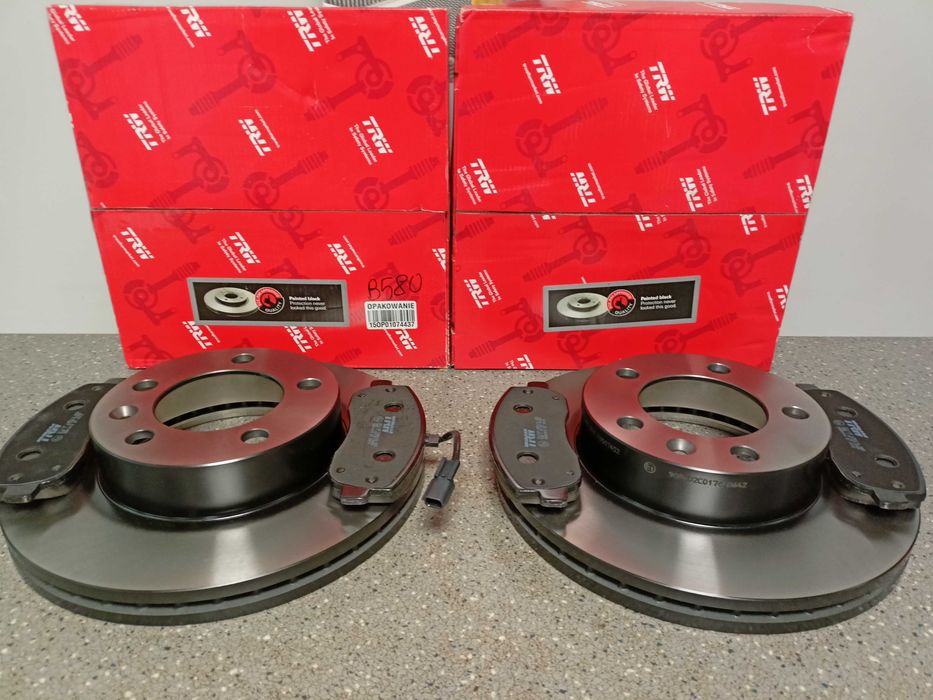 Renault Master,Movano 10- Tarcze hamulcowe przód + klocki kpl. 2szt.>