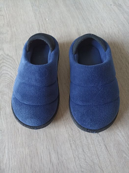 Теплі і зручні тапочки для сада, дома,р.27, уст.17см,б/в чуд стан