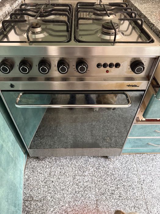 Fogão a gás com forno incluído