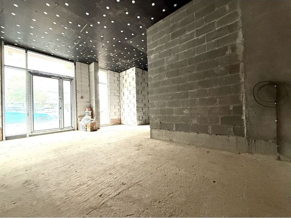 Здається в оренду приміщення у Файна Таун,фасад,Нивки,Салютна,2