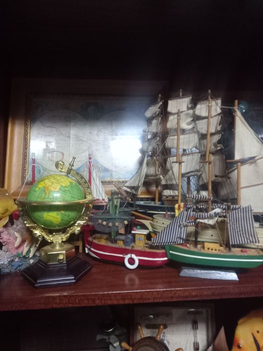 Antiguidades e velharias.