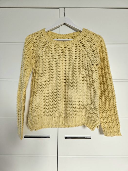 Pastelowy żółty sweter Reserved