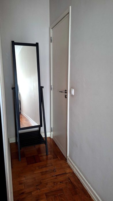 Espelho Ikea com prateleira