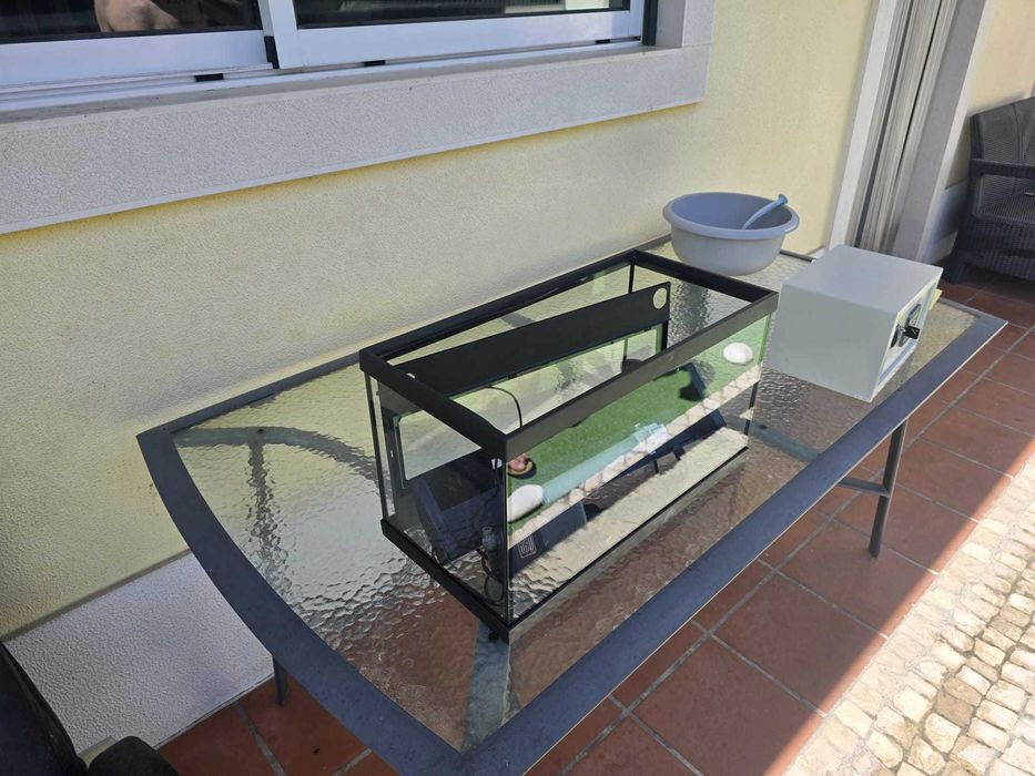 Aquário com luz e motor usado em bom estado
