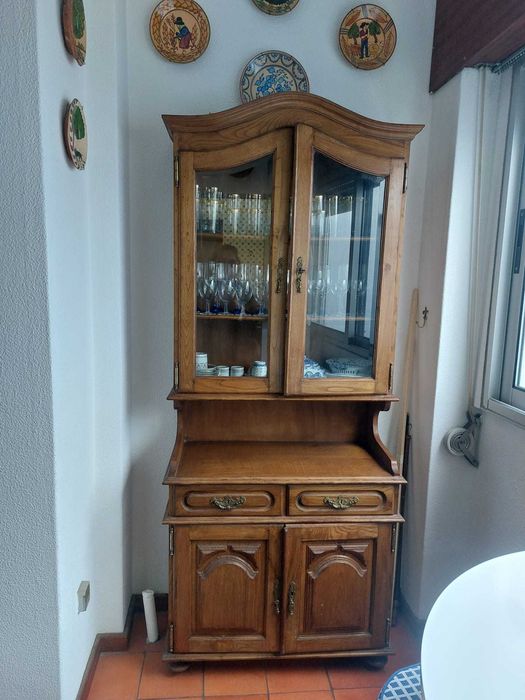 Movel vitrine em madeira