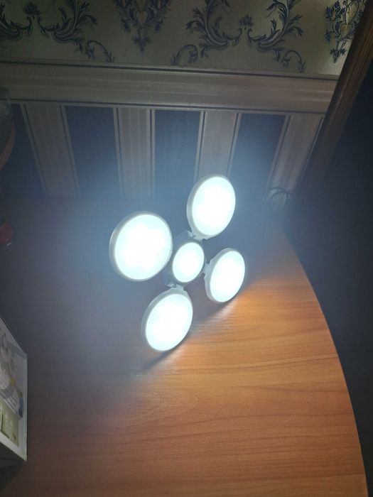 Продам светильник. ЛЕД- лампы