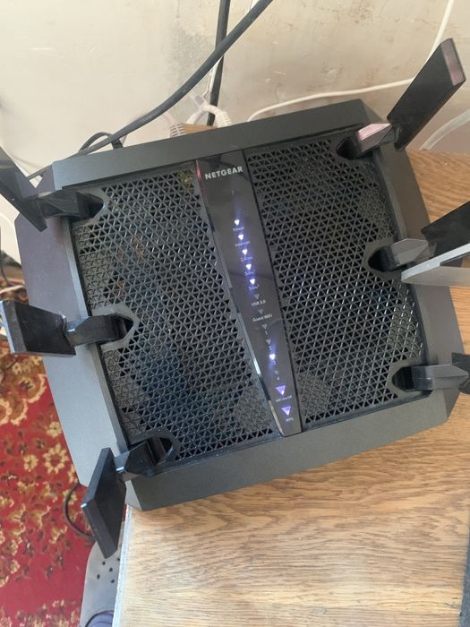 Потужний tri-band роутер AC3000.