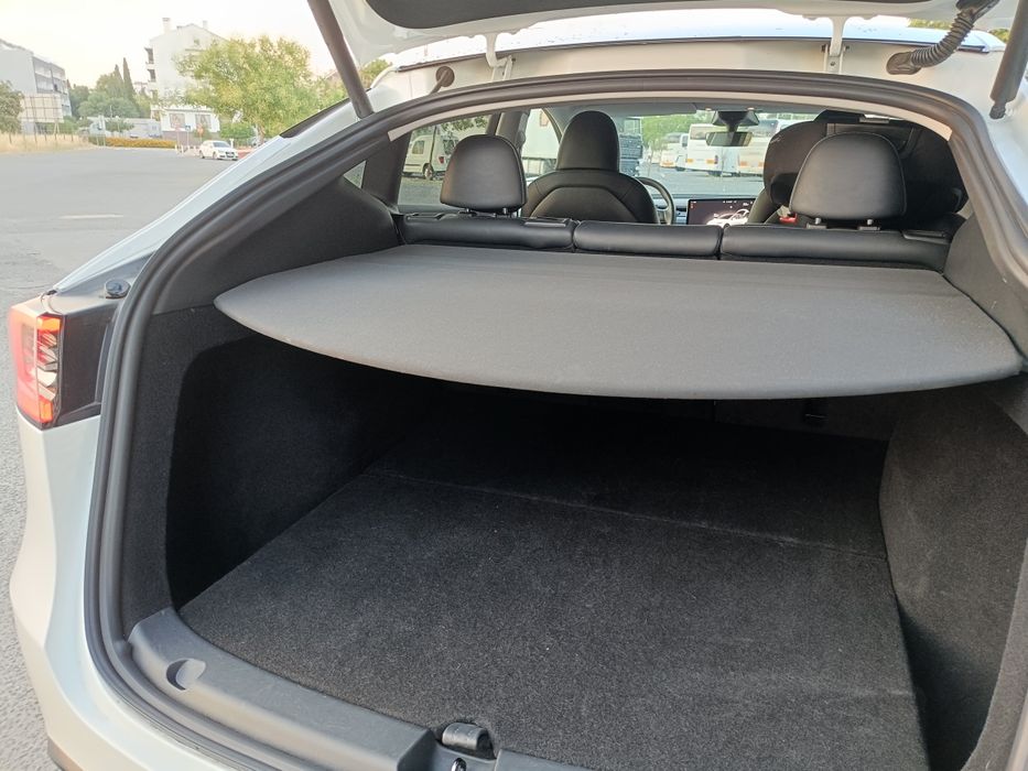 Tesla Model Y — fotografia 9