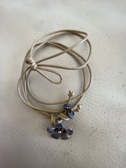Colares e pulseiras Stone couro e pérolas ou pedras