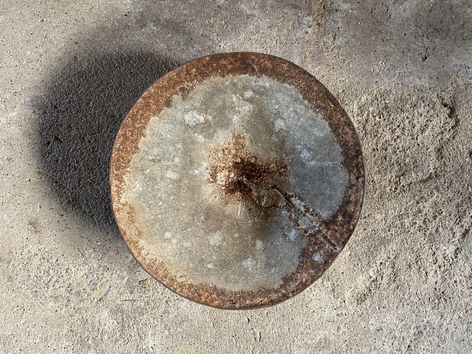 Comedouro antigo com duas peças