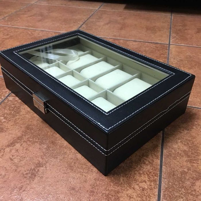 Pudełko na 12 zegarków używane