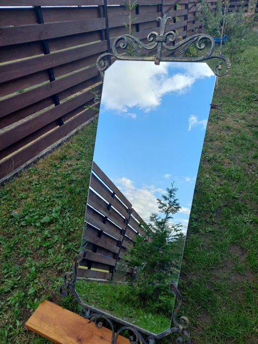 Продам дзеркало в металевій рамі