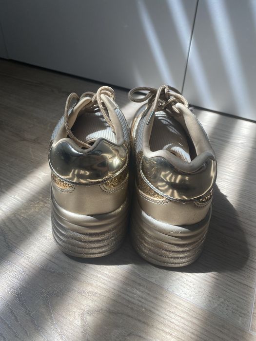 Nowe złote buty na grubszej podeszwie 38