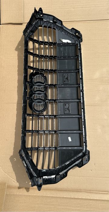Atrapa Audi Q3 83A
