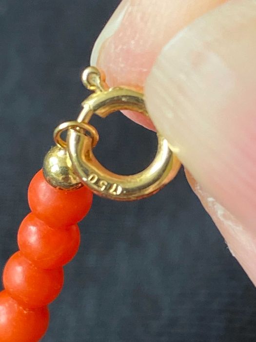 Бусы натуральный коралл и золотая застежка