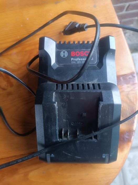 Зарядное Bosch GLA 18v40