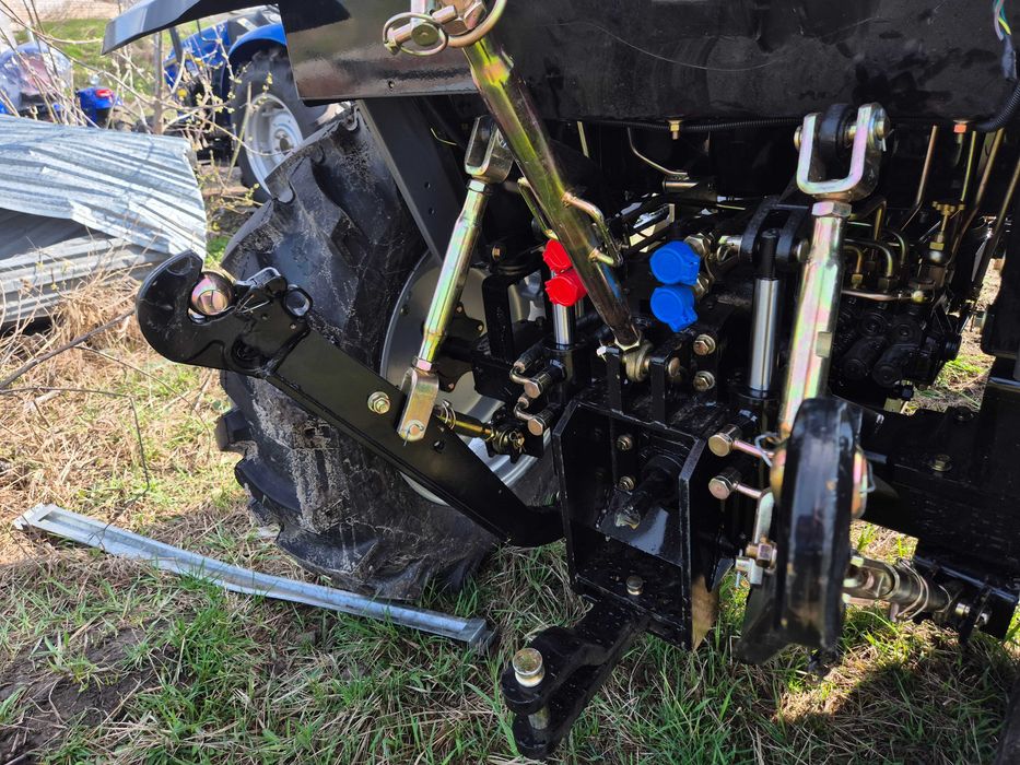 Трактор с кабиной Скаут 404С с ровным полом