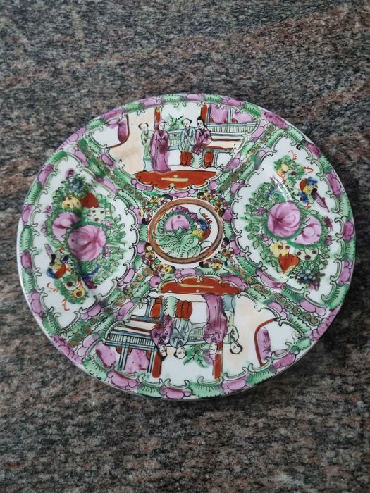 Prato decorativo em porcelana oriental (China)