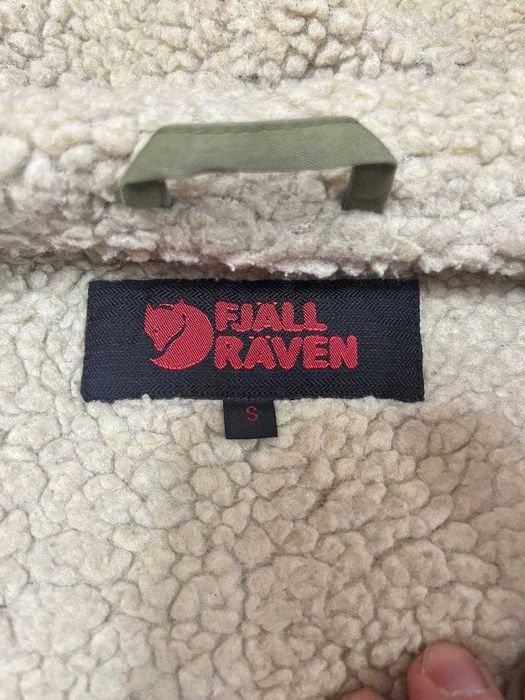 Зимняя мужская куртка fjallraven greenland на флисовой подкладке.