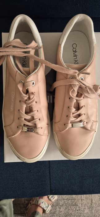 Calvin Klein Skorzane oryginalne sneakersy pudrowy roz 40 (25.5)