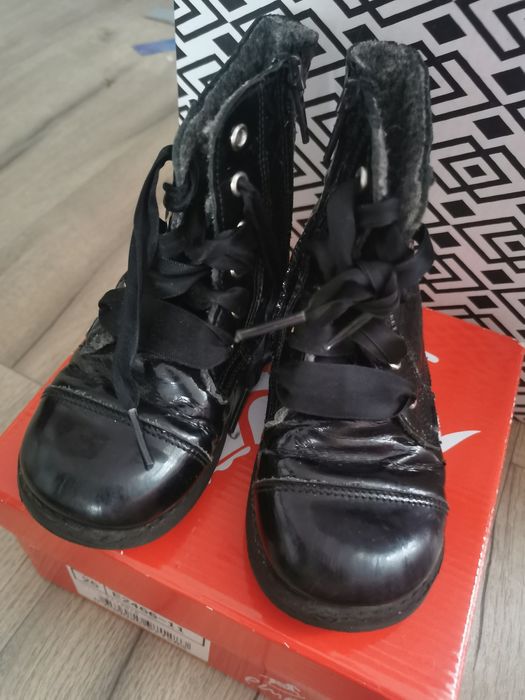 Buty lakierowane emel 25
