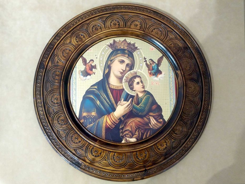 Велика горіхова рама з зображенням