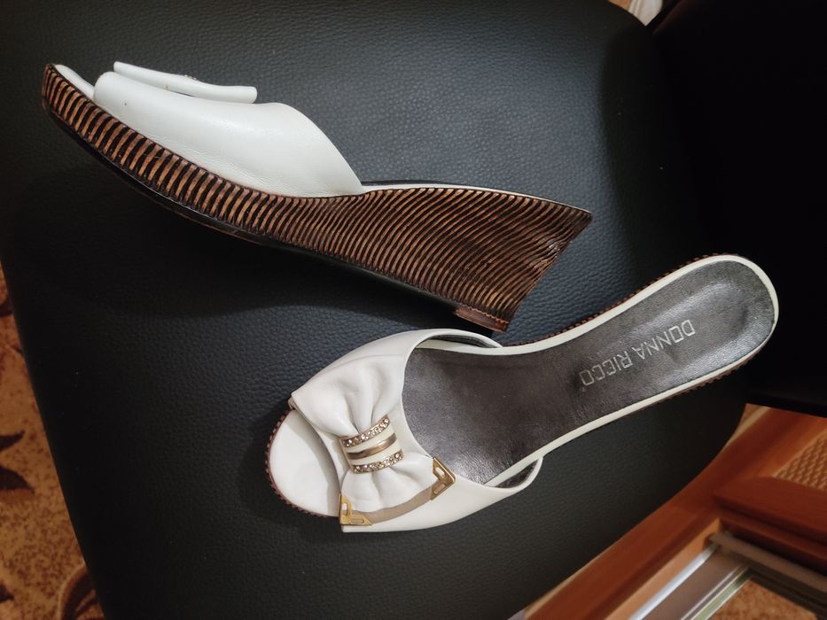 Шкіряні щльопанці на тонкетці розмір 39