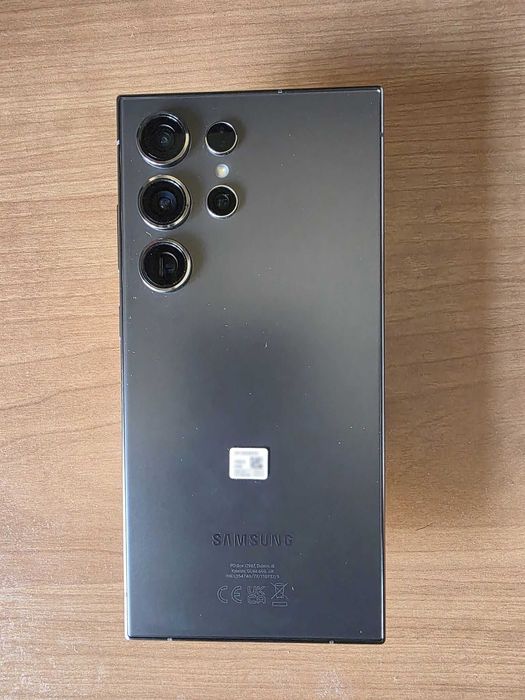 Samsung S24 Ultra - 256GB, com carregador Samsung 25 W