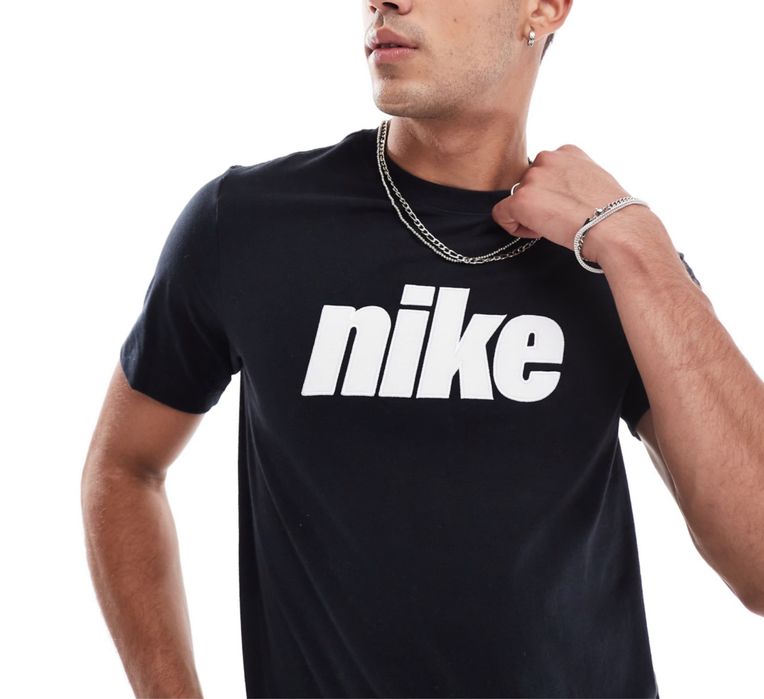 Мужскте футболки Nike Swoosh черная белая унисекс найк свуш