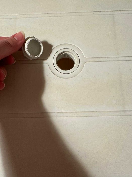 Mesa de jardim branca em plástico – usada – 10 €