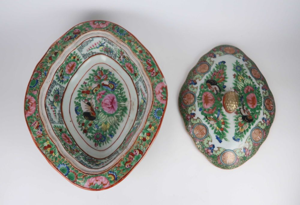 Pratos Cobertos e Travessa - Porcelana da China - Séc. XIX/XX; CADA