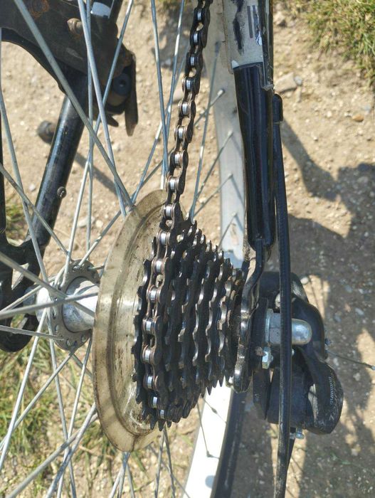 Велосипед б/у з 24 колесами і 21 швидкістю.