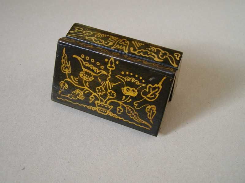 Warsztaty Krakowskie - kasetka batikowa oraz teczka portfelowa.