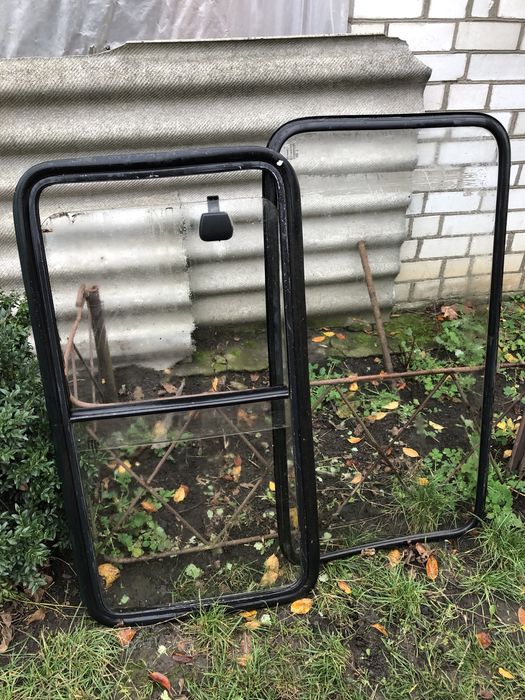 Окна в авто врезные.