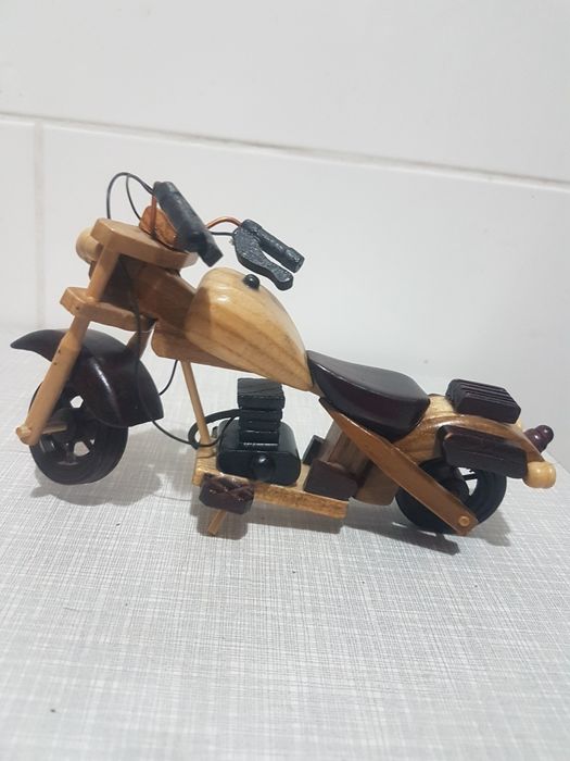 Nowy motor zabawka drewniany