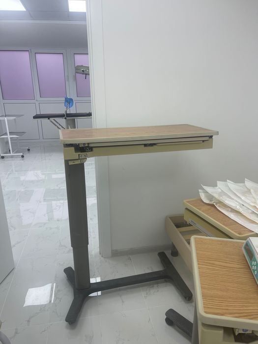 Стол, столик, прикроватный столик лежачих больных