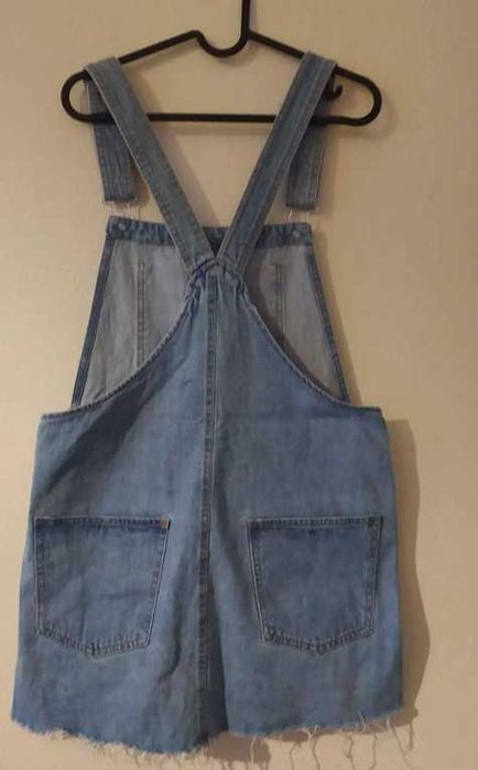 Jardineira saia. Bershka. Tamanho M