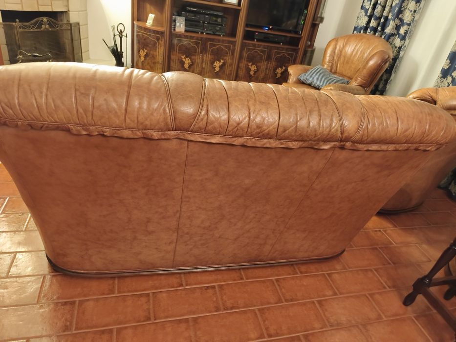 Sofá de pele com 3 lugares