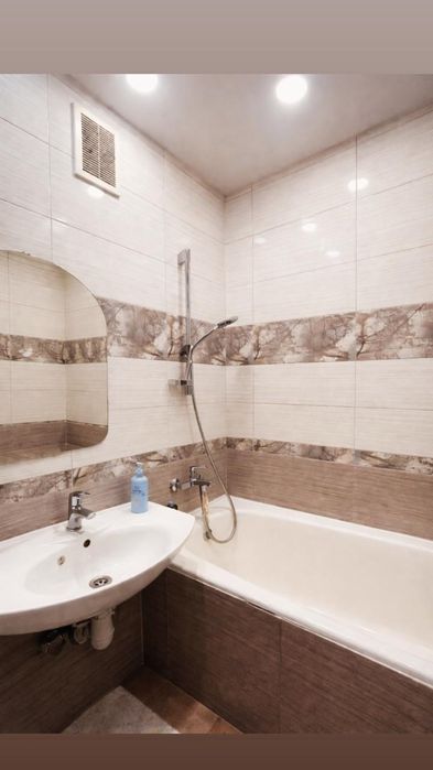 Продам 2к. квартиру Проспект Красной калины 35 .