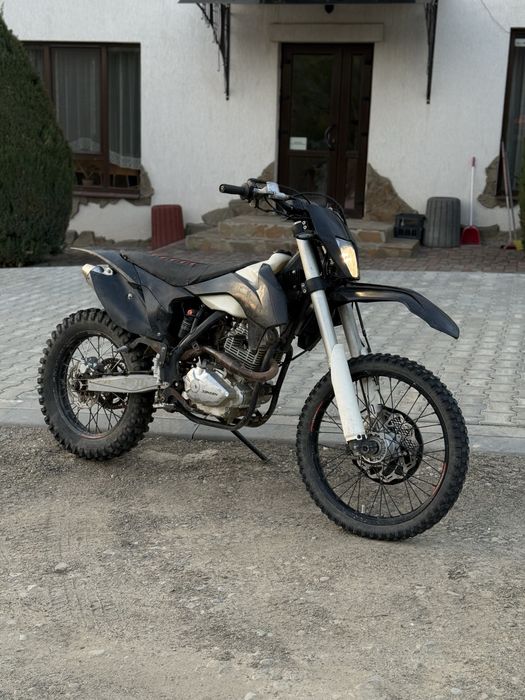 Продам мотоцикл PROFACTORY 300 AIR