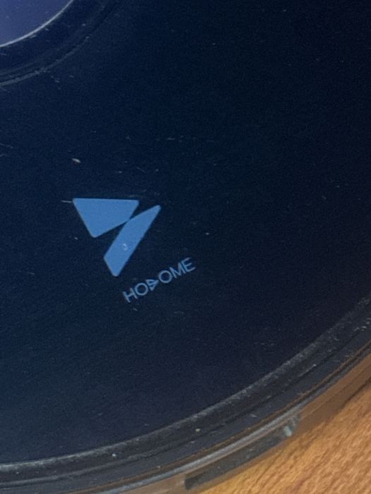 Робот пилосос помічник для дому