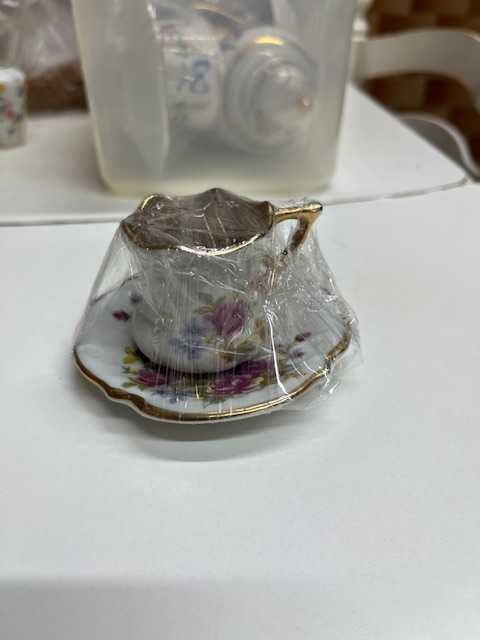 miniaturas em porcelana