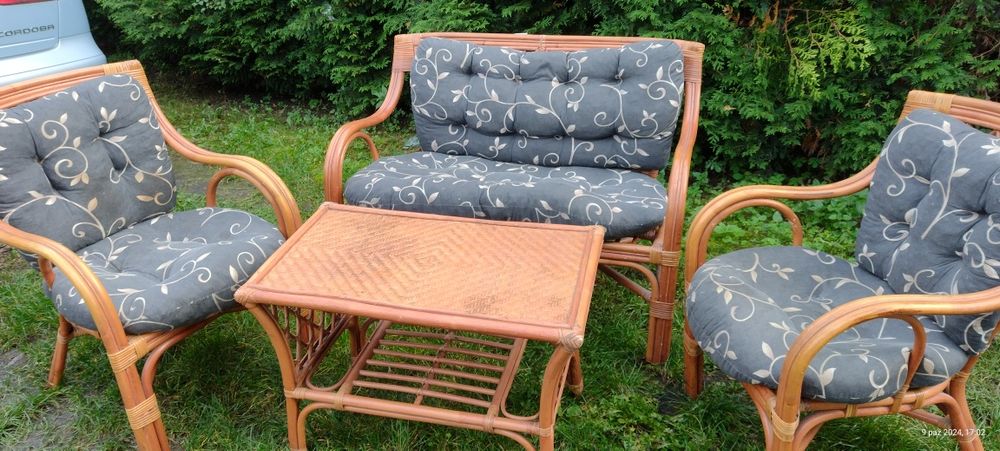 Sprzedam komplet z rattanu.