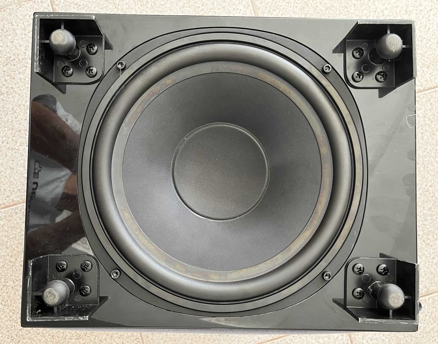 Subwoofer activo marca Quad L-ite de 300 Watts
