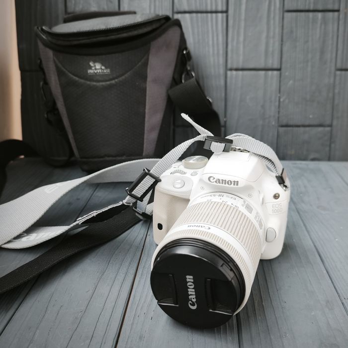 Продам фотоаппарат зеркалку Canon EOS 100D белый в отличном состоянии!