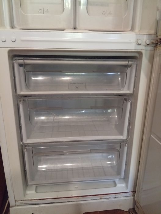 Холодильник Ariston hotpoint